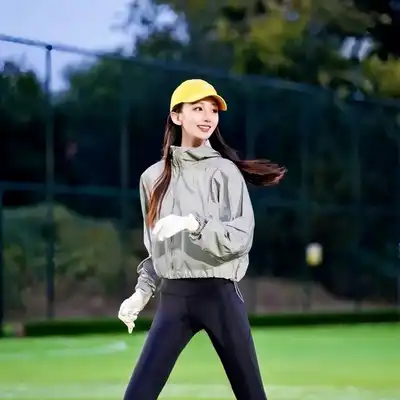 董英英